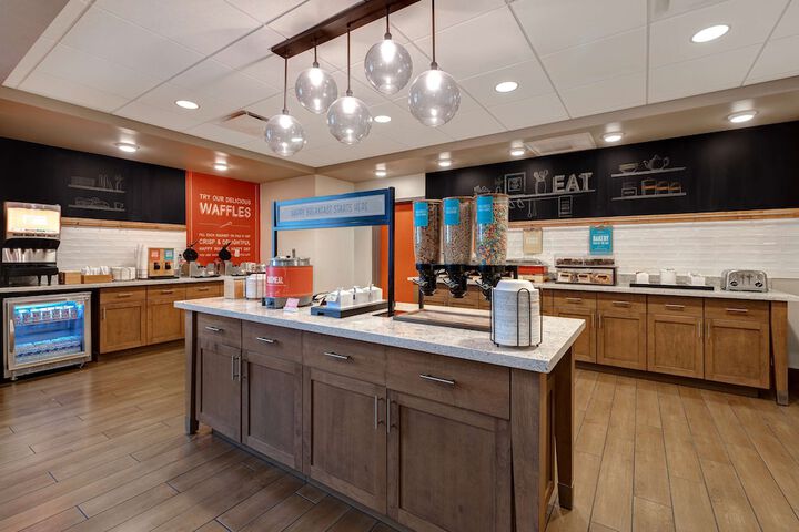 Hampton Inn & Suites Milwaukee West