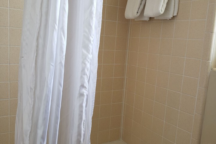 Room 20 of 33