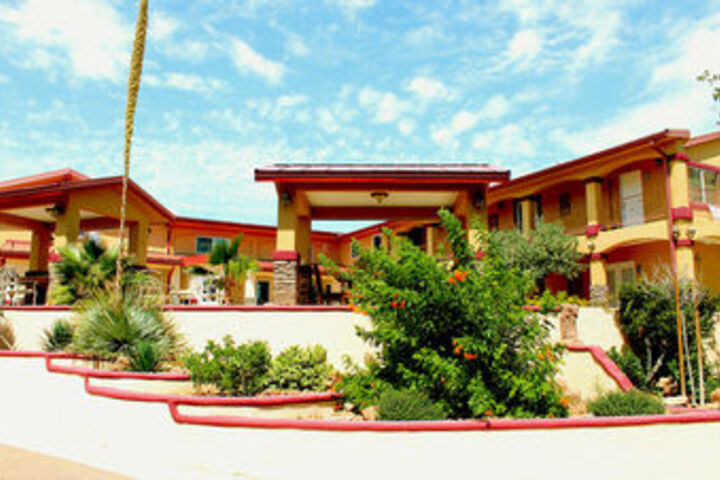 Dream Manor Inn