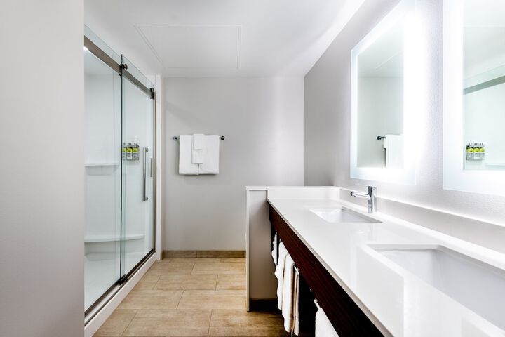 Holiday Inn Express & Suites Santa Ana - Orange County by IHG