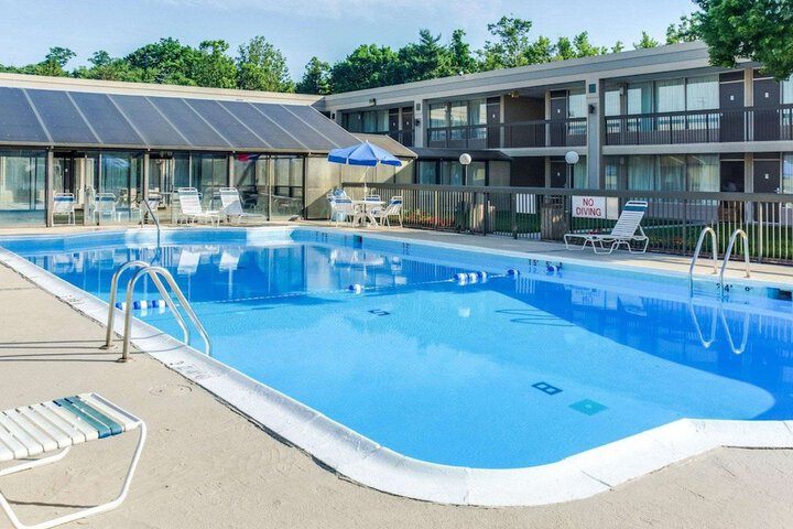 Pool 4 of 33