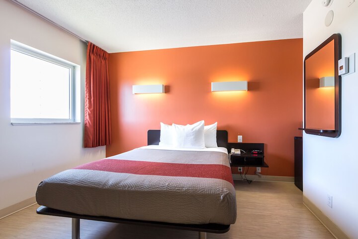 Room 52 of 75