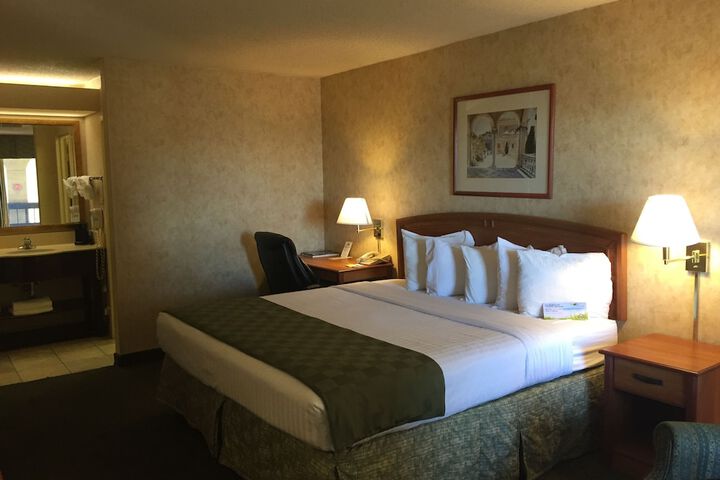 Room 11 of 38