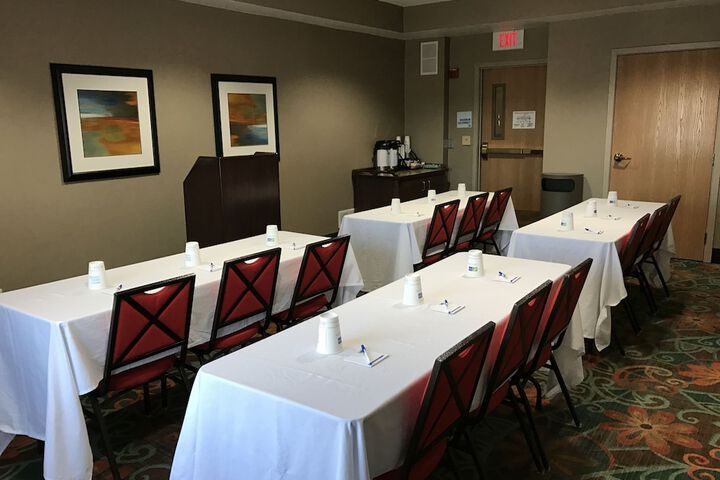 Holiday Inn Express Hotel & Suites St. Cloud by IHG