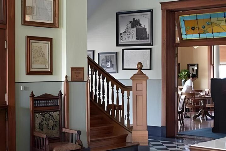 HOTEL FREDERICK - BED AND BREAKFAST