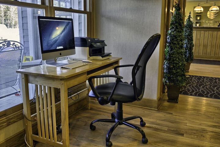 Business Center 31 of 33