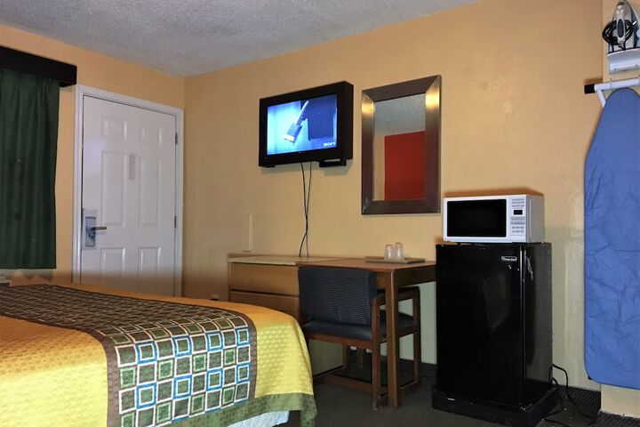 Room 7 of 32