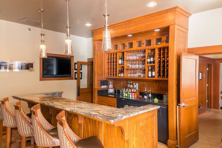 Lounge 40 of 46