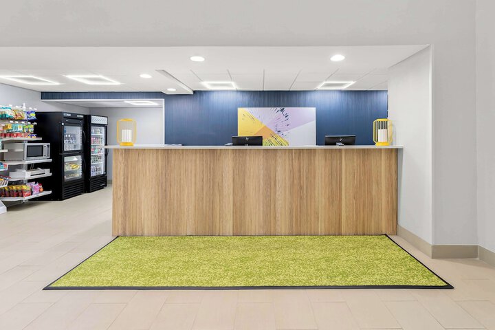 Spark by Hilton Tupelo