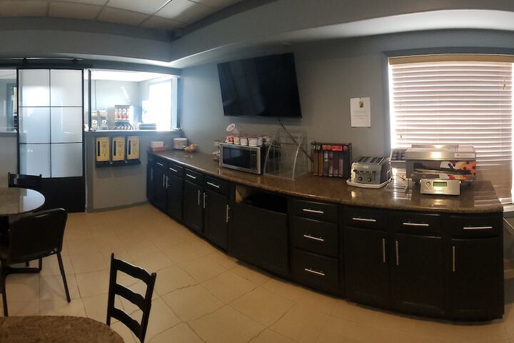 Super 8 by Wyndham Edmonton International Airport