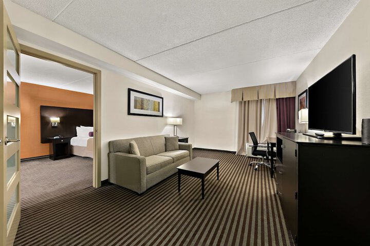 Room 21 of 38