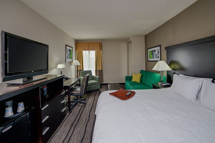 Room 17 of 27