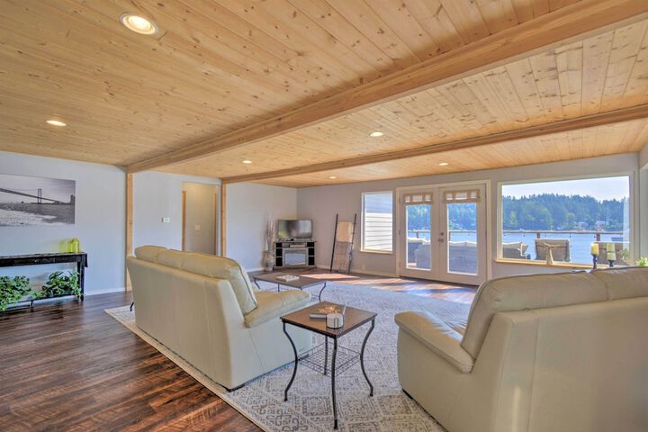 Waterfront Gig Harbor Home w / Furnished Deck