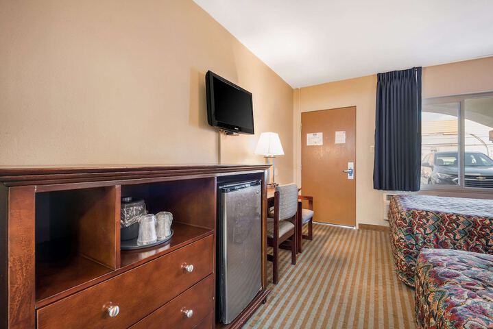 Room 12 of 25