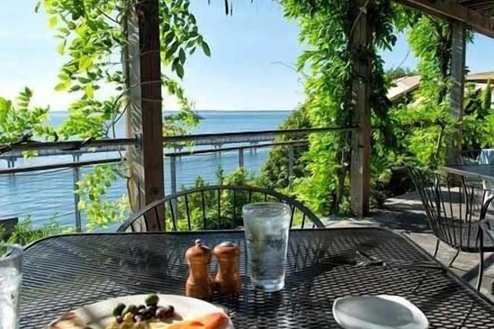 Chrysalis Inn & Spa Bellingham Curio Collection by Hilton