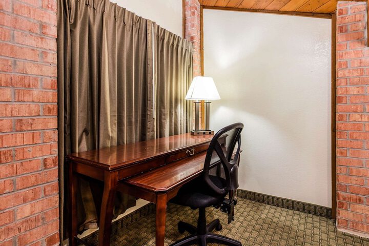 Room 30 of 46