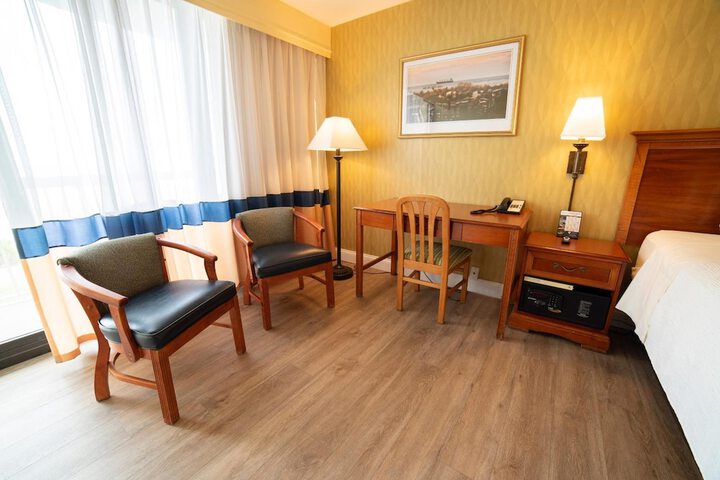 Room 13 of 37
