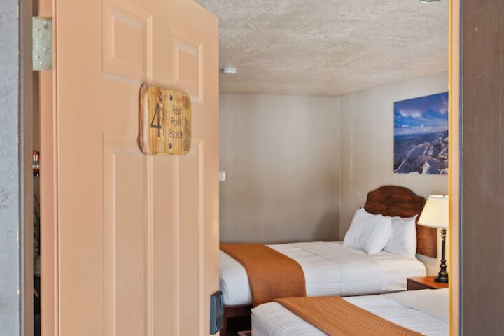 Room 102 of 120