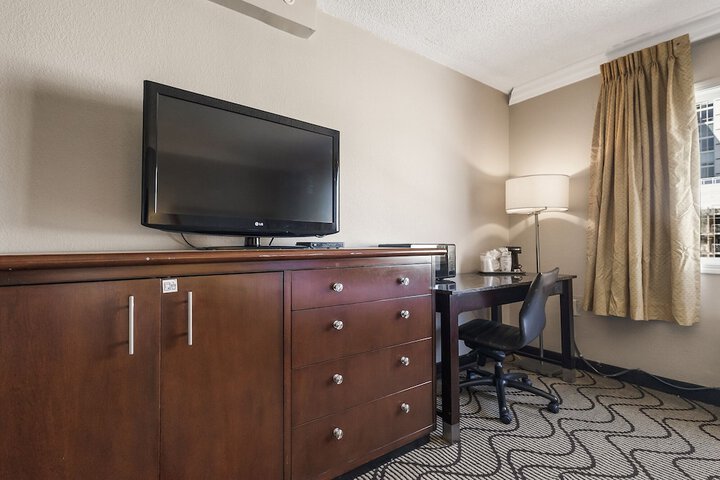 Room 26 of 34