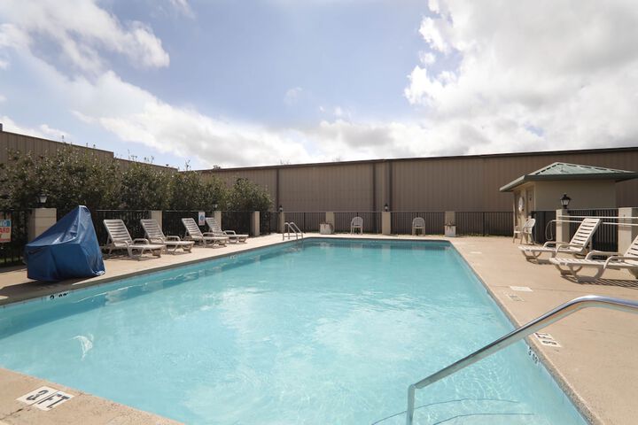 Pool 4 of 18