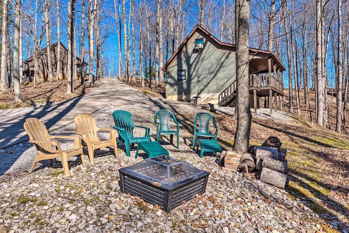 Quiet & Private Cabin 5 Mi to Dale Hollow Lake!