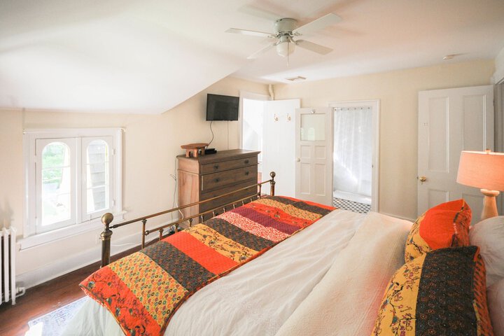 Room 25 of 76
