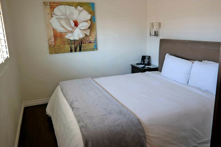 Malibu Country Inn