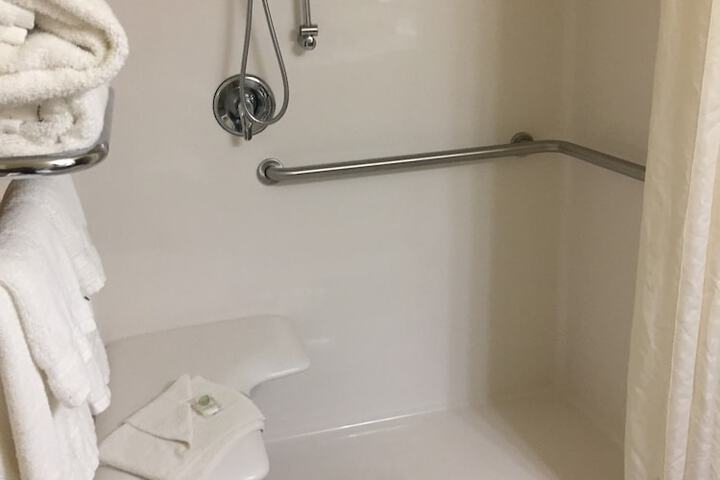 Cobblestone Inn & Suites - Bloomfield