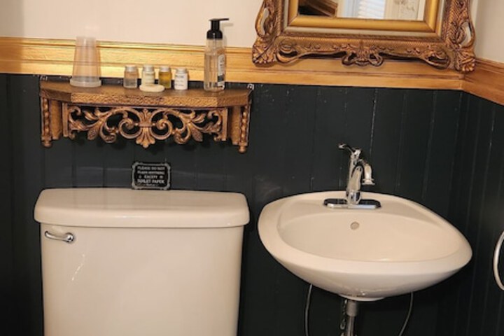 Oaklawn Inn LLC