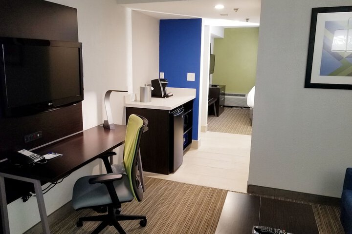 Holiday Inn Express & Suites Miami - Hialeah by IHG