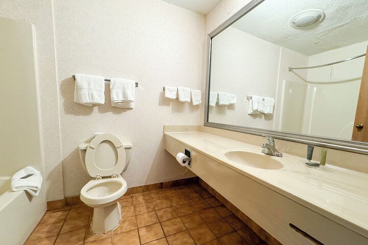 FairBridge Inn & Suites Batavia - Darien Amusement Park