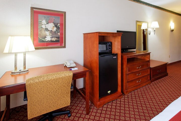 Holiday Inn Express Hotel & Suites Tupelo by IHG