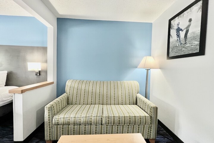 AmericInn by Wyndham Quincy