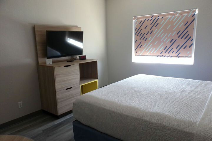 Room 105 of 143