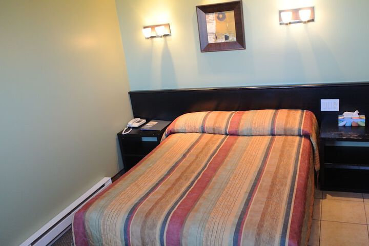 Room 33 of 43