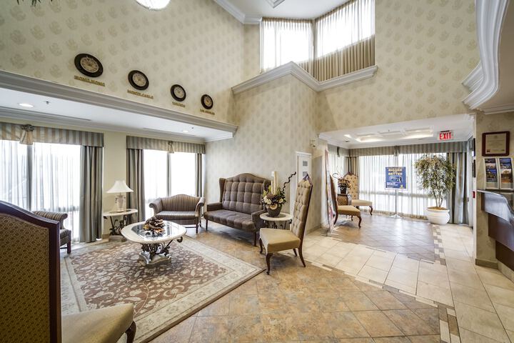 Monte Carlo Inn - Brampton Suites