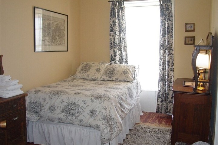 Room 30 of 49