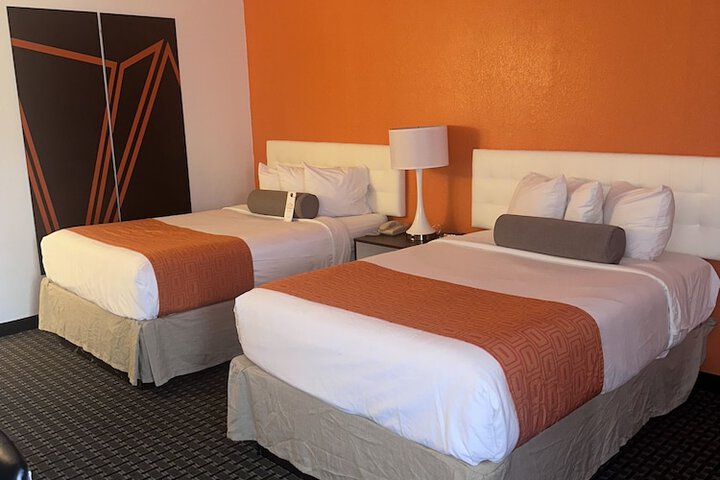 Room 8 of 13