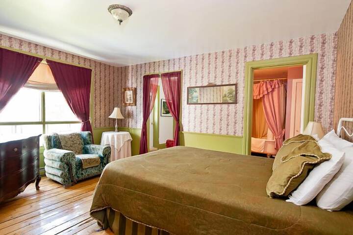 Room 4 of 19