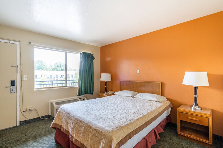Room 9 of 50
