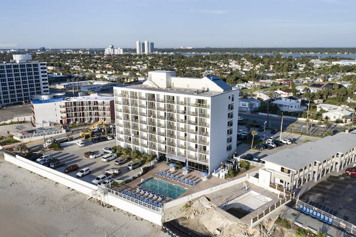 Hotel 3 of 105