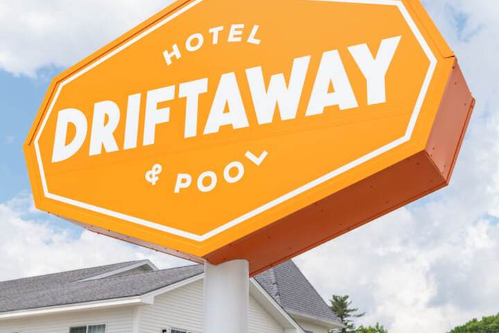 Driftaway Hotel and Pool