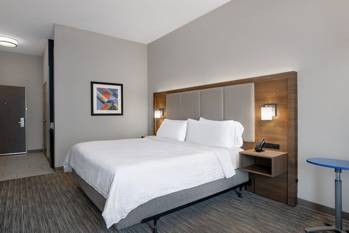 Holiday Inn Express Hotel & Suites Clinton by IHG