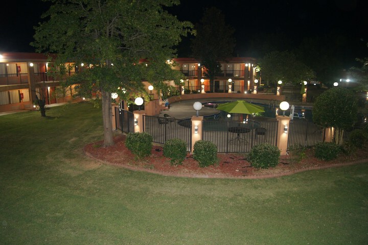 Hotel Exterior 102 of 110