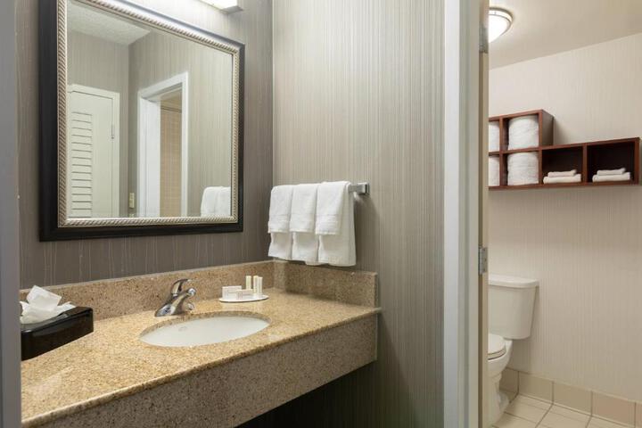 Courtyard by Marriott Atlanta Windy Hill / Ballpark