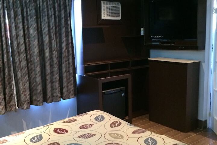 Room 28 of 83