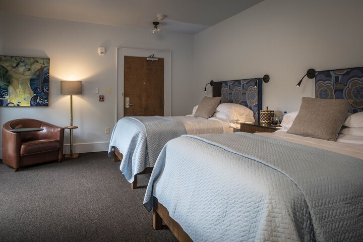 Room 251 of 335