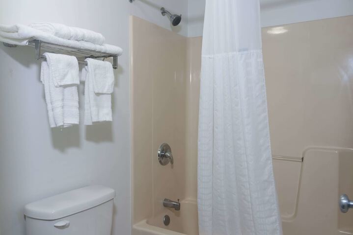 Room 11 of 25