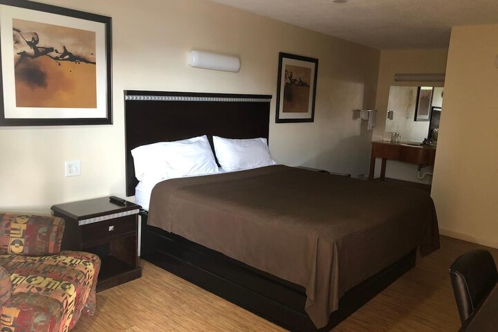 Room 10 of 15