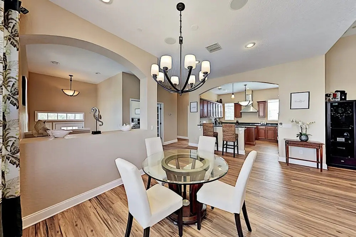 Immaculate Canal W / Pool Dock & Game Lounge 4 Bedroom Home